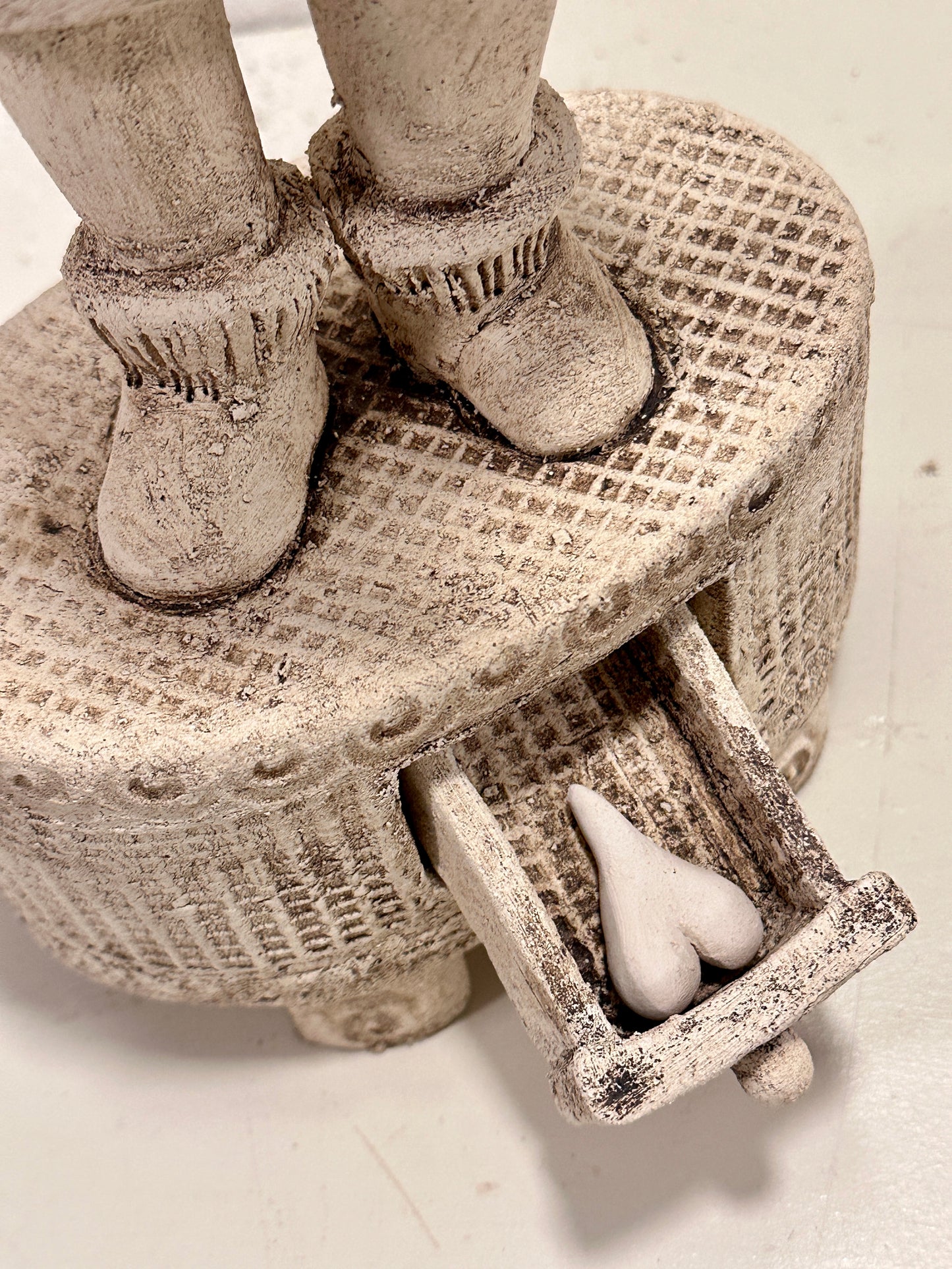 Skulptur med hjerteskuffe